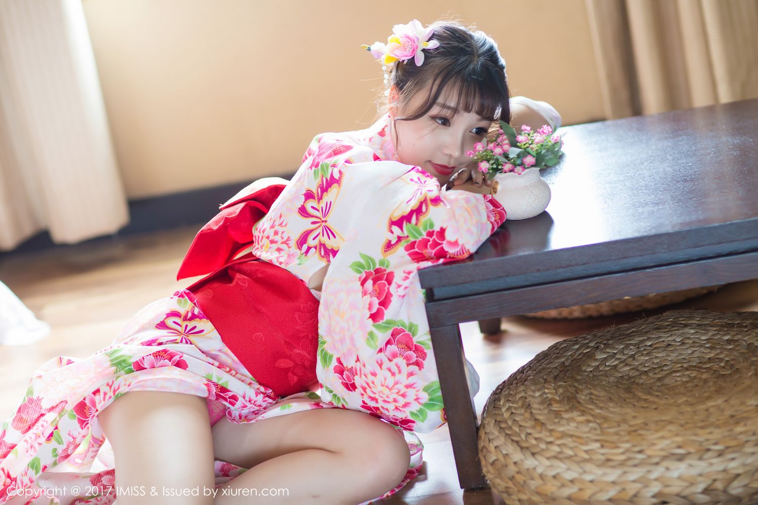 青涩美女芝芝Booty 日系和服迷你比基尼