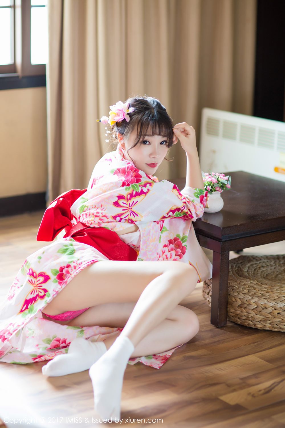 青涩美女芝芝Booty 日系和服迷你比基尼
