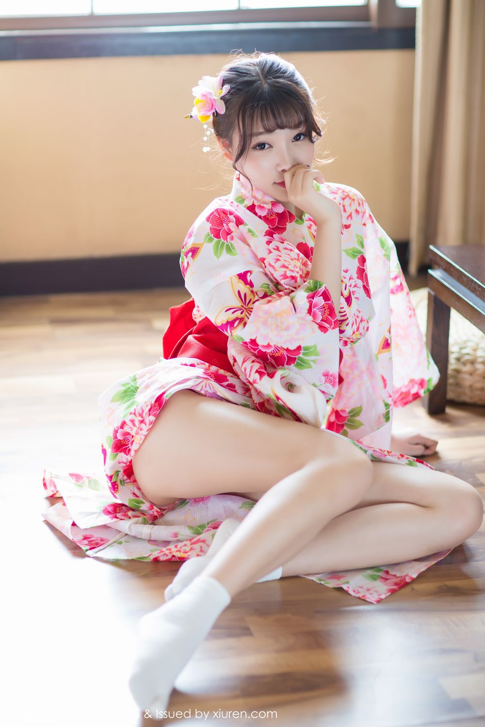 青涩美女芝芝Booty 日系和服迷你比基尼