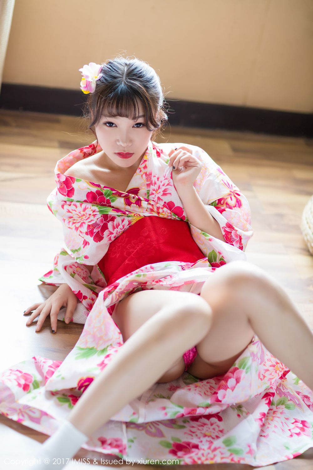 青涩美女芝芝Booty 日系和服迷你比基尼