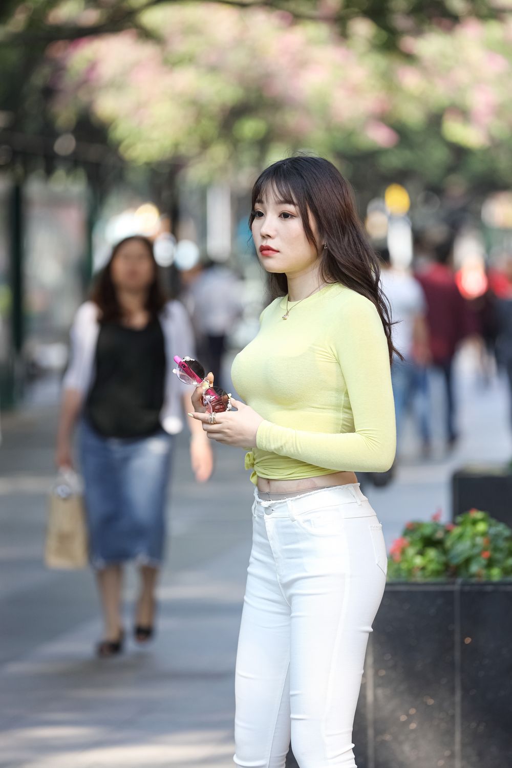 都市丽人芝芝白色紧身裤