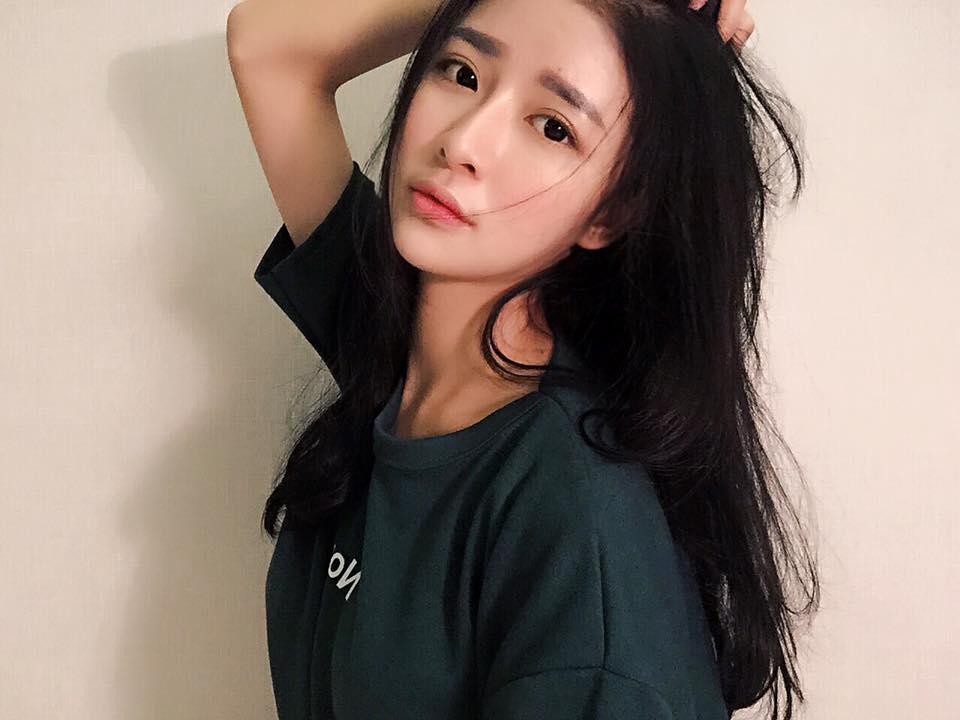 悠悠(Joeychua) 大马正妹化妆师有颜值也有胸~