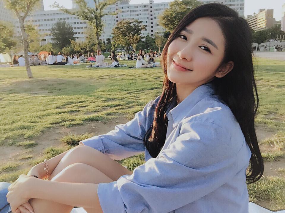 悠悠(Joeychua) 大马正妹化妆师有颜值也有胸~