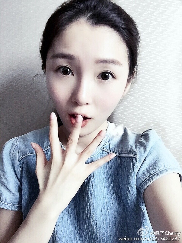 王霁婷 超白皙妹子美图