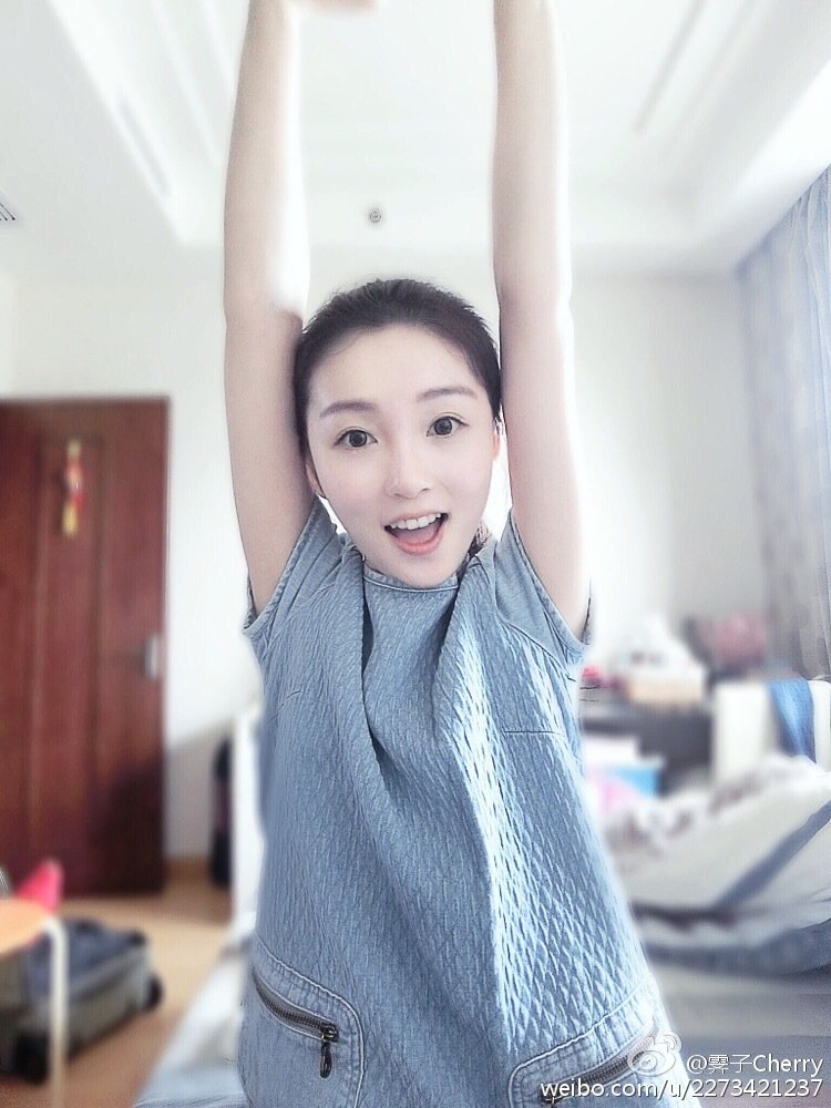 王霁婷 超白皙妹子美图