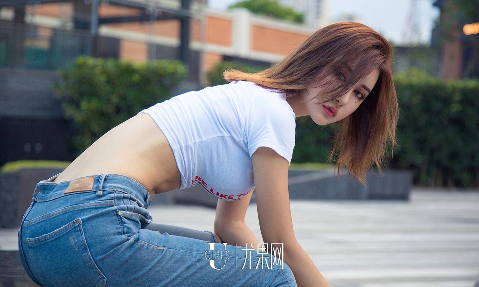 时髦街头的M梦baby 性感的新摇滚风