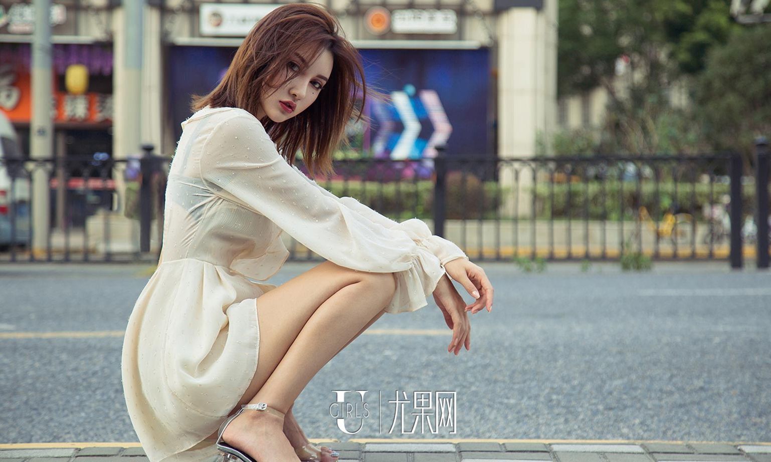 时髦街头的M梦baby 性感的新摇滚风