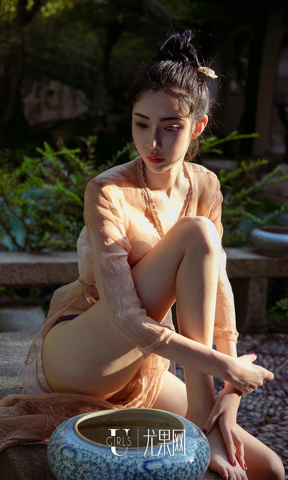 庭院深处有佳人 迷上美色欲断魂