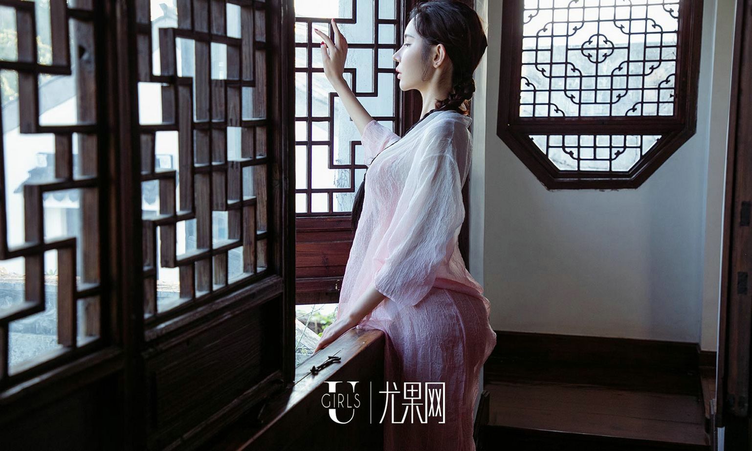庭院深处有佳人 迷上美色欲断魂