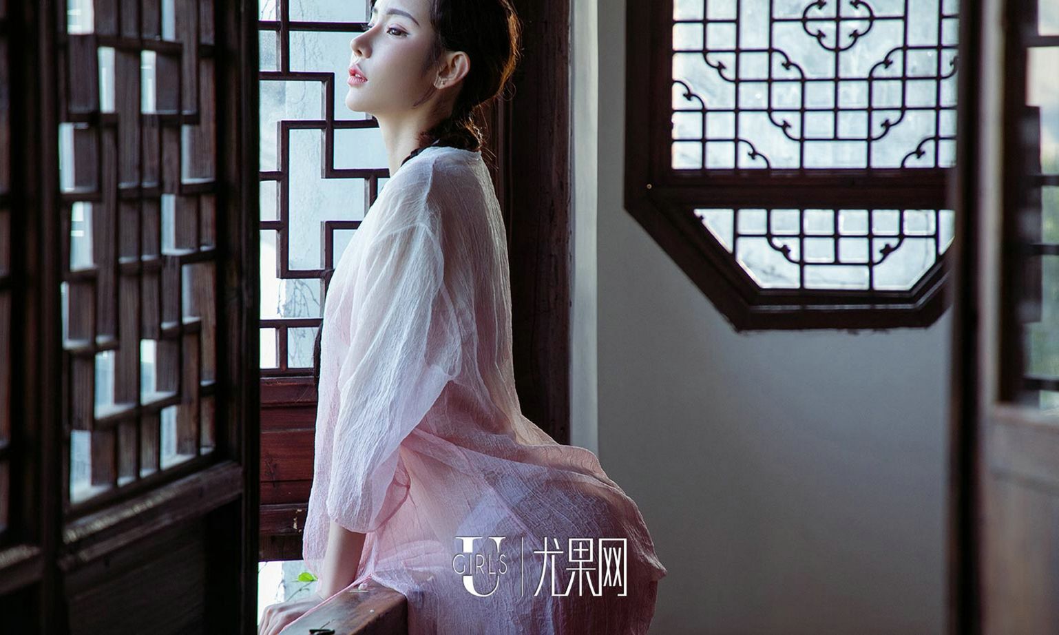 庭院深处有佳人 迷上美色欲断魂