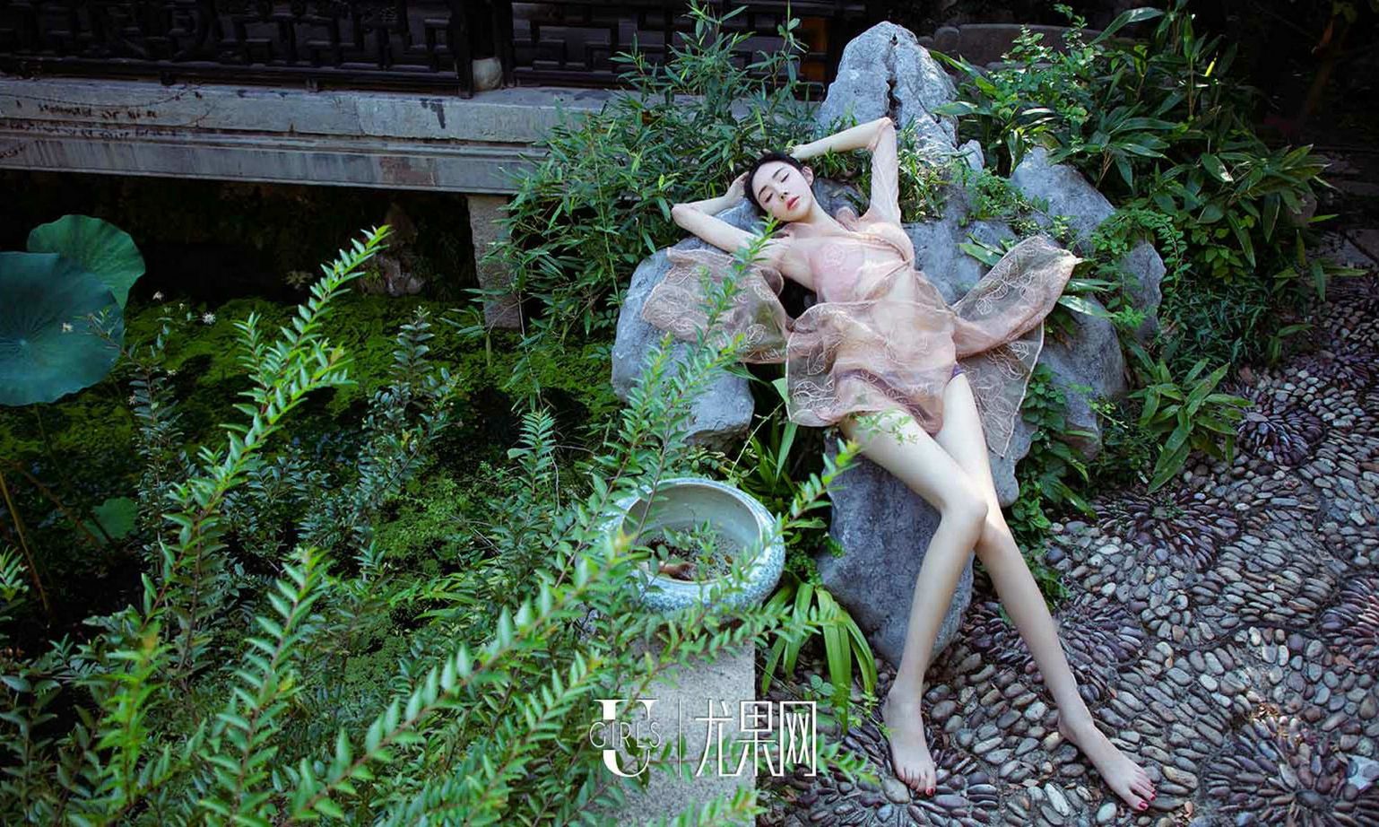 庭院深处有佳人 迷上美色欲断魂