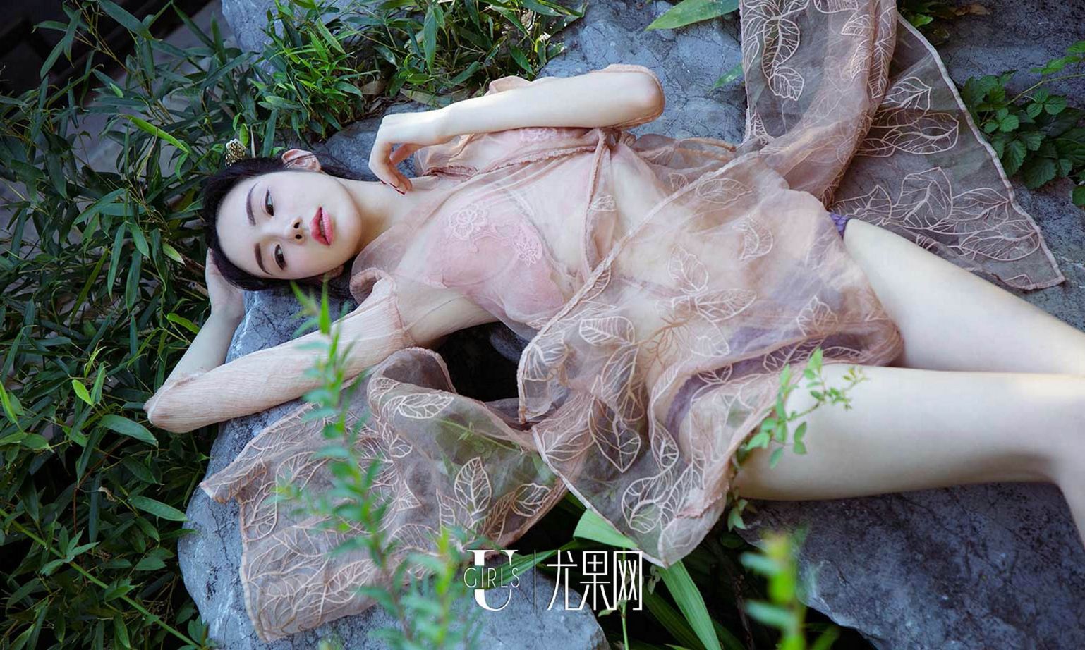 庭院深处有佳人 迷上美色欲断魂