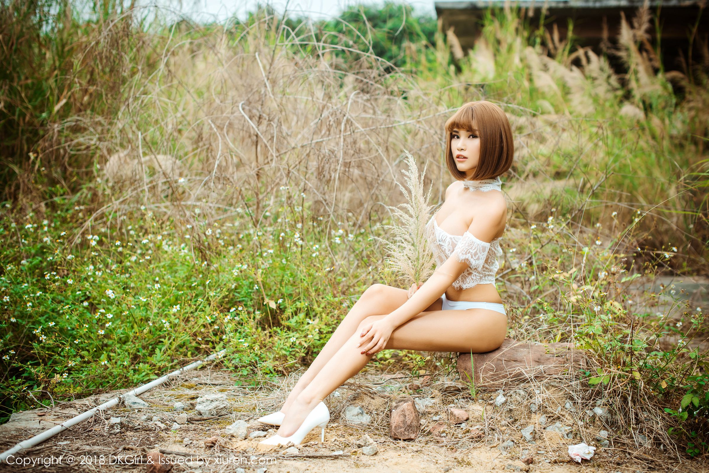 高颜值美女萌宝儿 青春纯美荒野露出