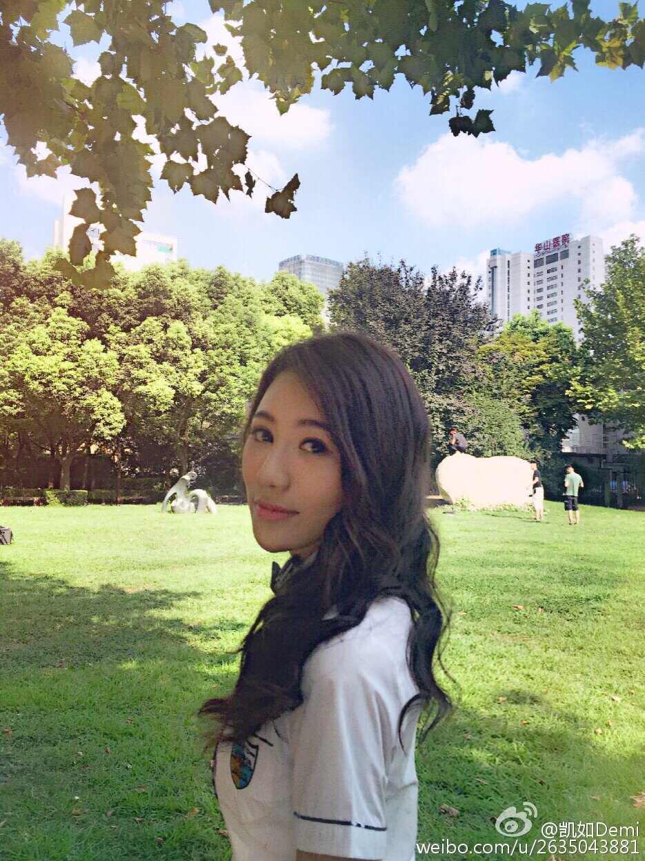 杨凯如Demi 「神金女孩」微博私房照诱惑写真图