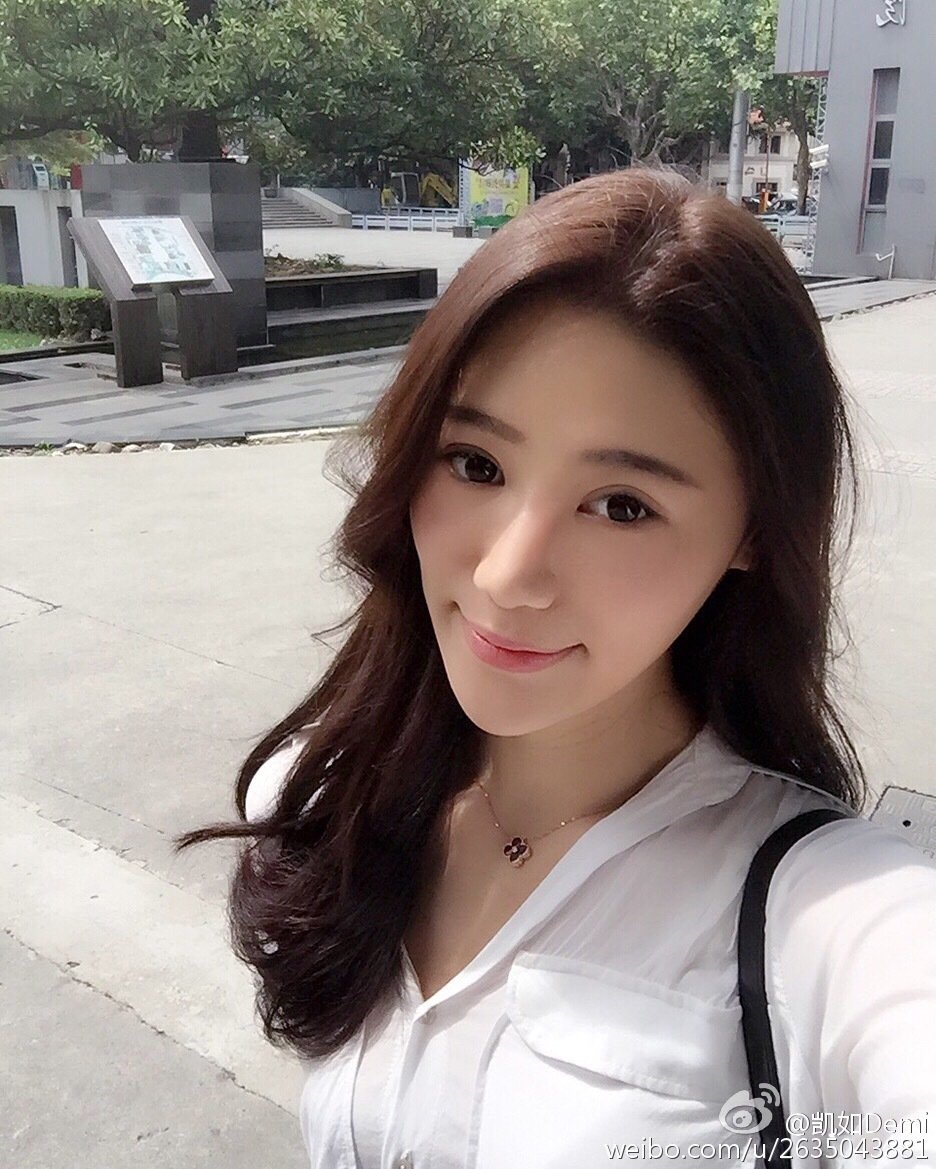 杨凯如Demi 「神金女孩」微博私房照诱惑写真图