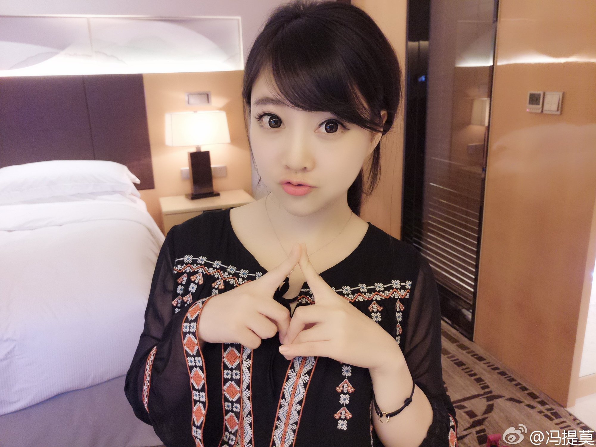 冯提莫 微博超萌私房照诱惑写真图合辑
