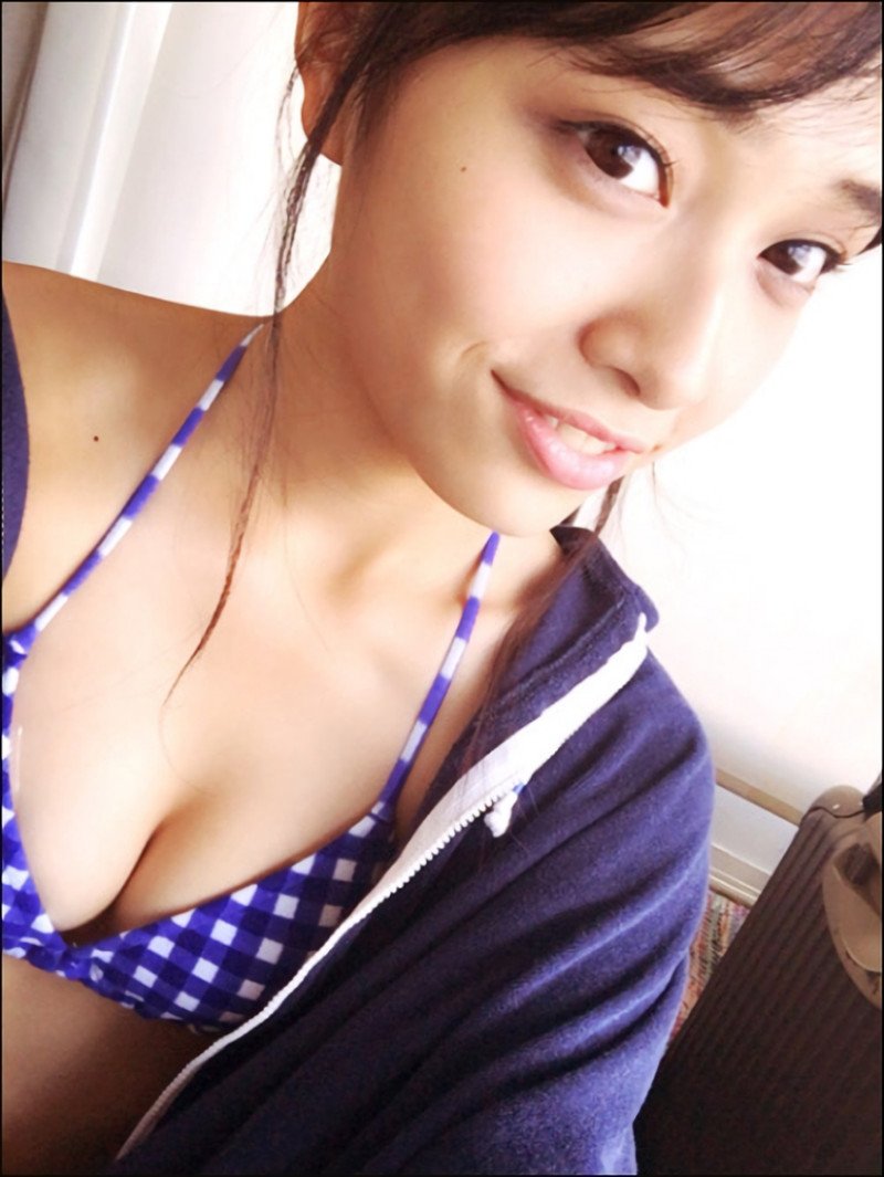 内山爱 现役女子高中生挑战比基尼