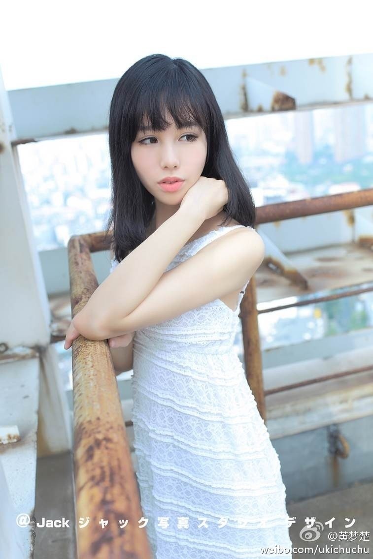 黄梦楚 短发冷艳美女写真图