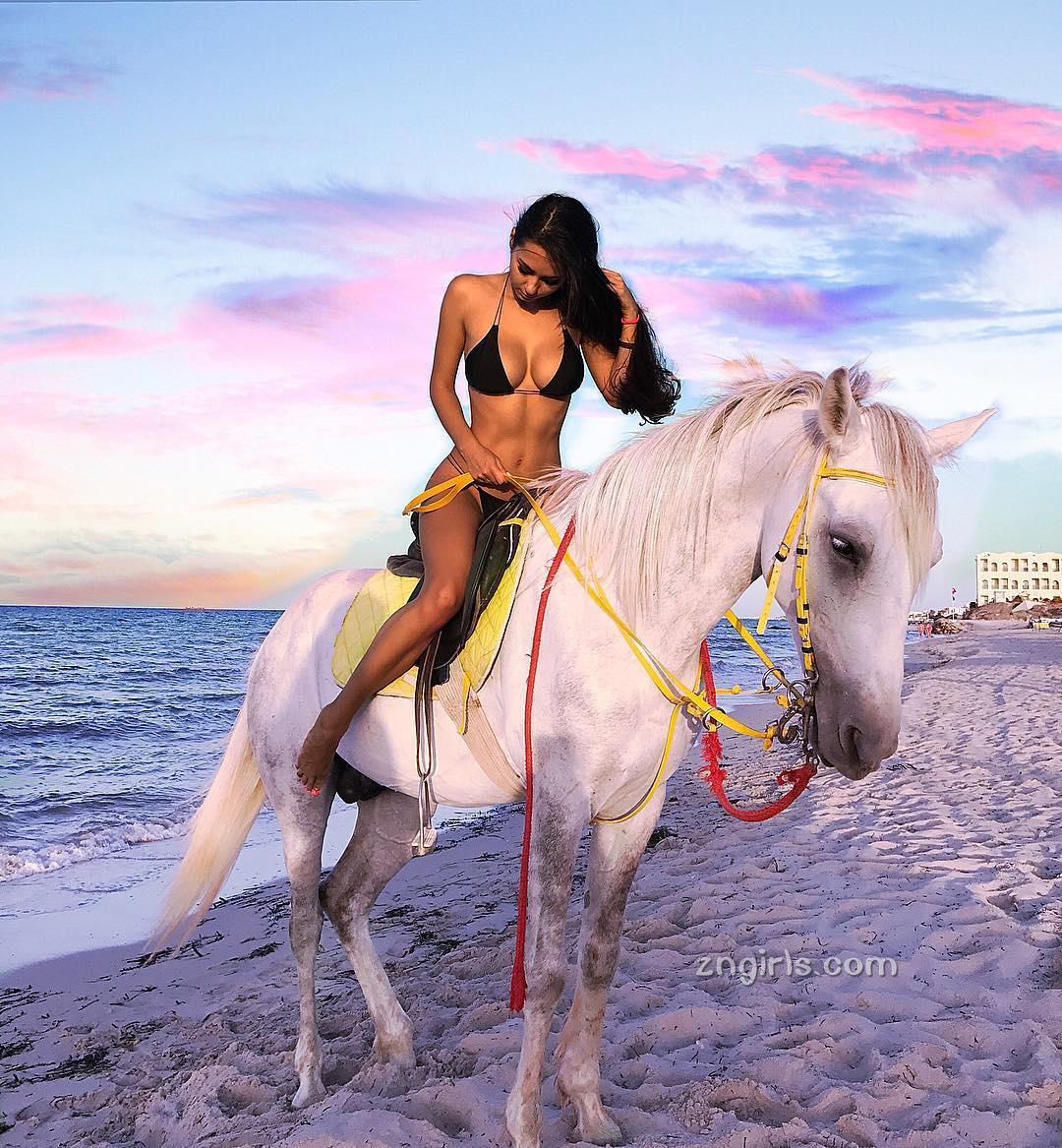 Helga Lovekaty- 俄罗斯最具杀伤力的嫩模
