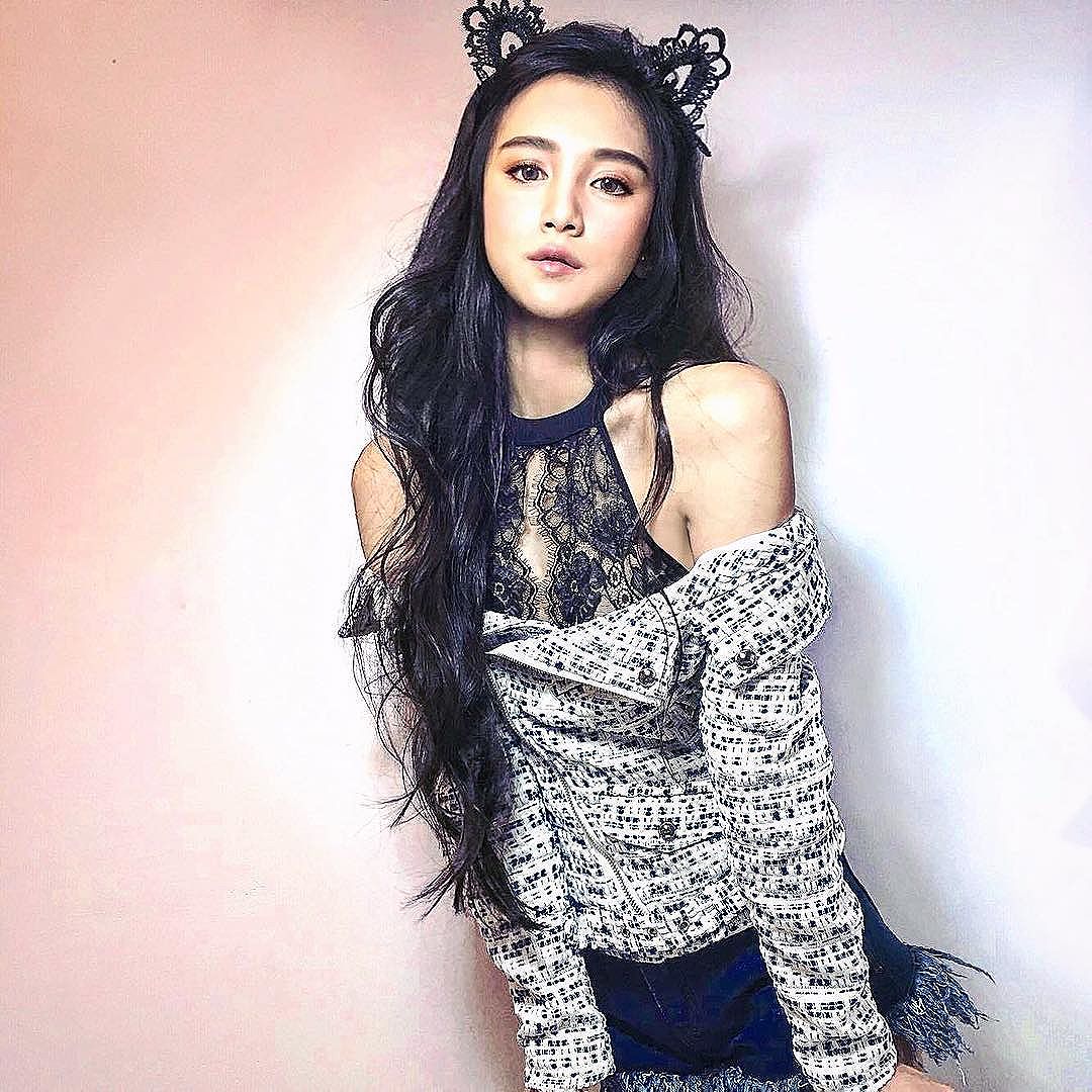 Olala Oshia 甜美好身材女孩