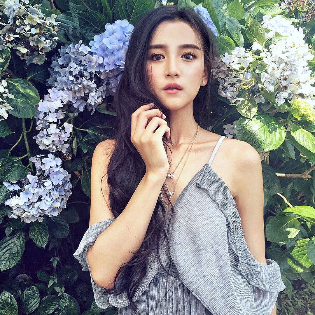 Olala Oshia 甜美好身材女孩