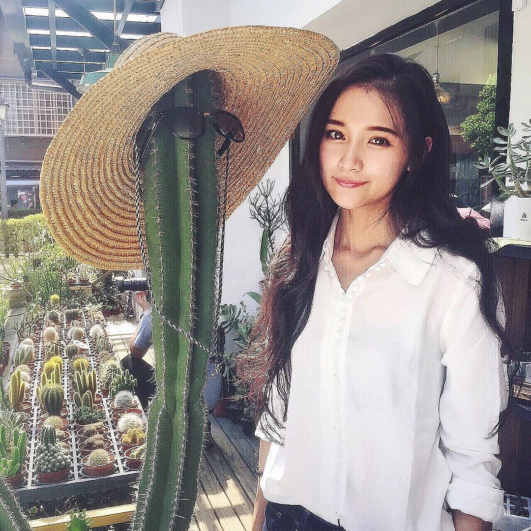 Olala Oshia 甜美好身材女孩