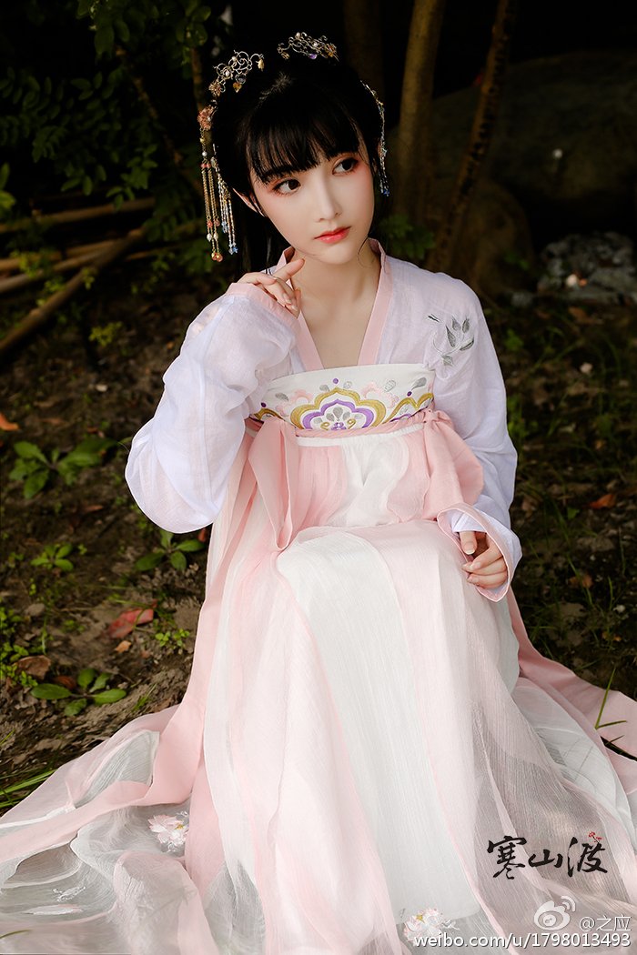 之应 萝莉妹子俏皮写真图