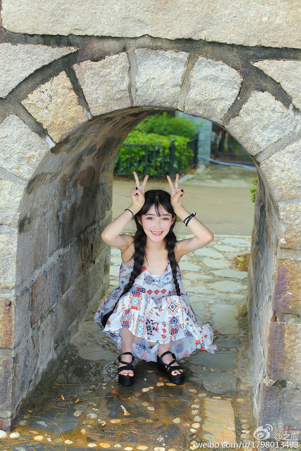 之应 萝莉妹子俏皮写真图