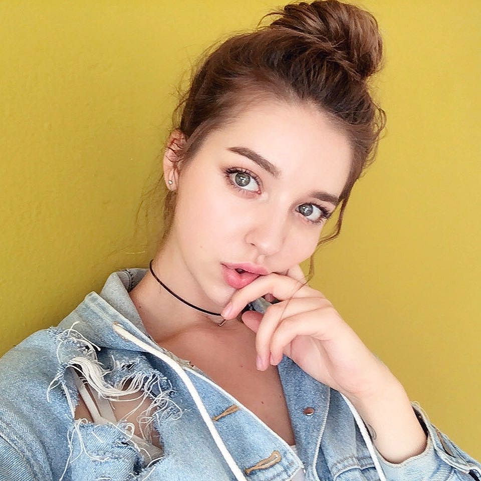 Angelina Danilova 俄罗多姿的可爱美女