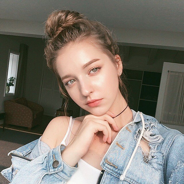 Angelina Danilova 俄罗多姿的可爱美女