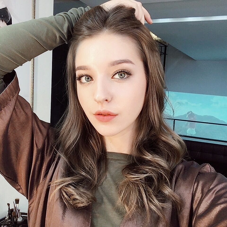 Angelina Danilova 俄罗多姿的可爱美女