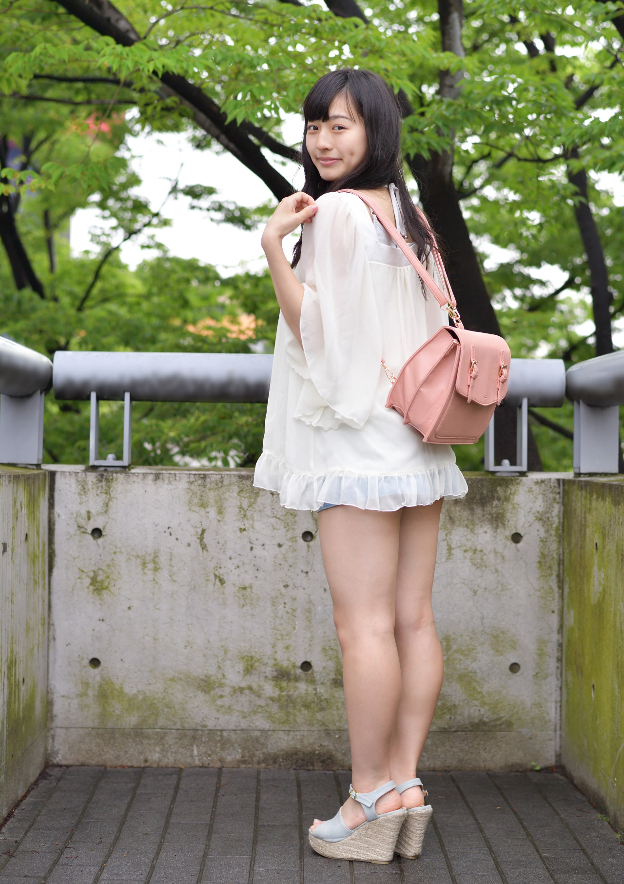 铃木茜音 首次比基尼泳装写真图