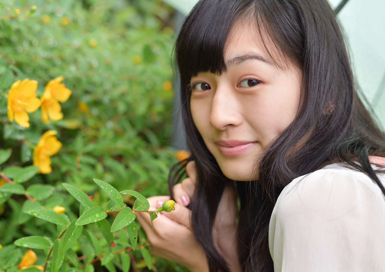 铃木茜音 首次比基尼泳装写真图