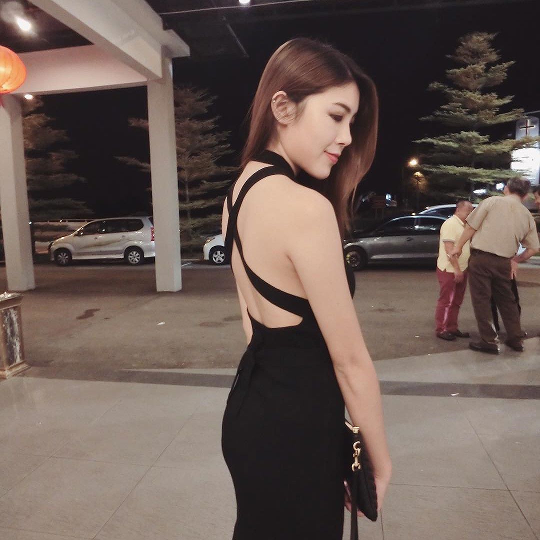 Hannah Yap 身材姣好的瓜子脸大马美人