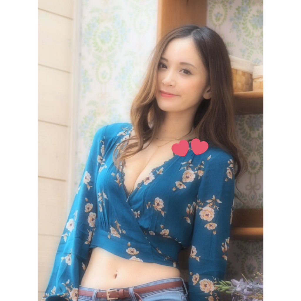 三城千咲 知性且漂亮的赛车皇后