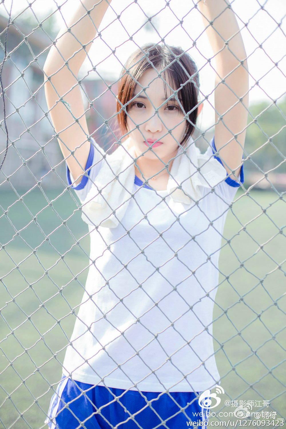 呢行 青涩妹子超养眼外拍写真图