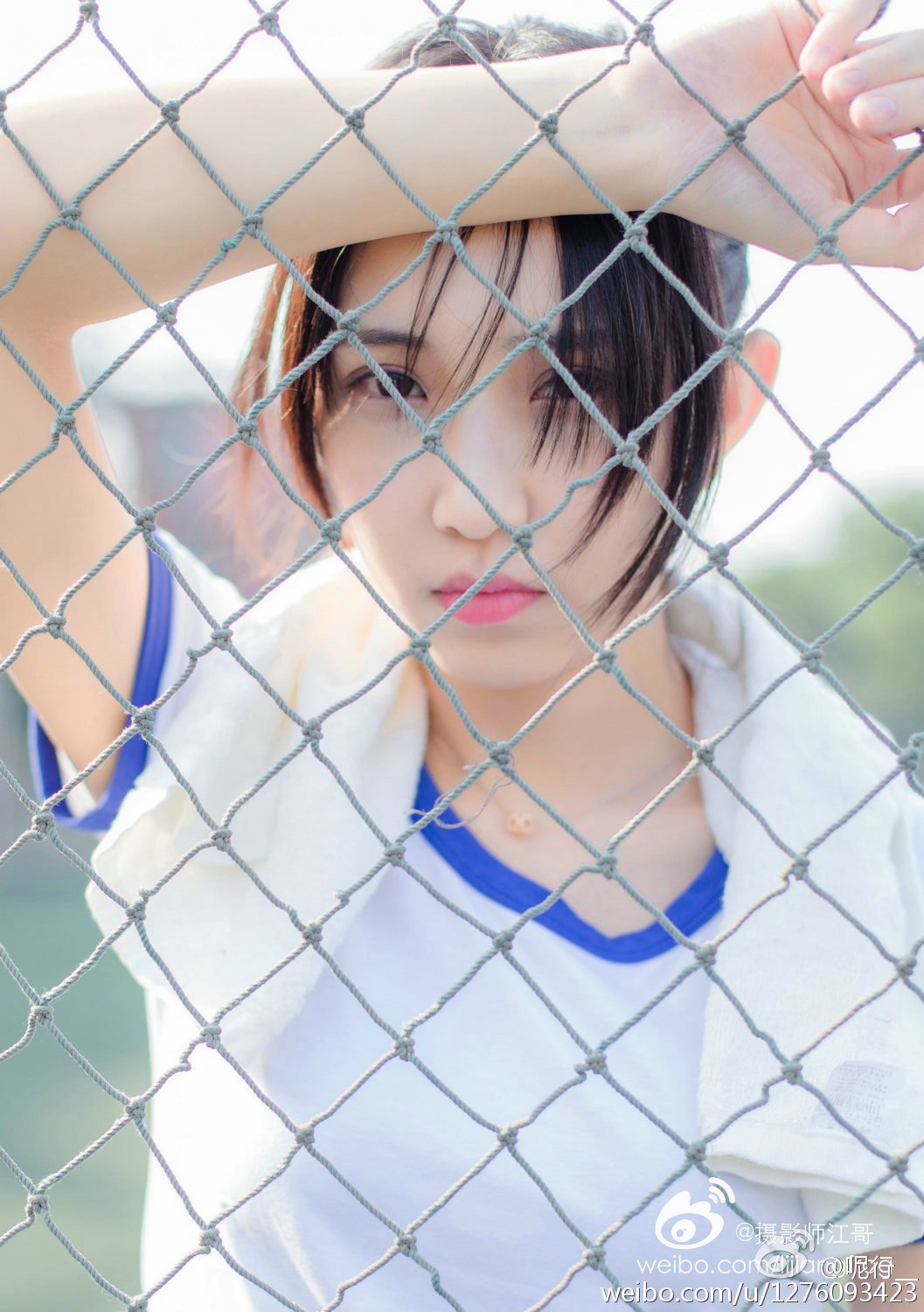 呢行 青涩妹子超养眼外拍写真图