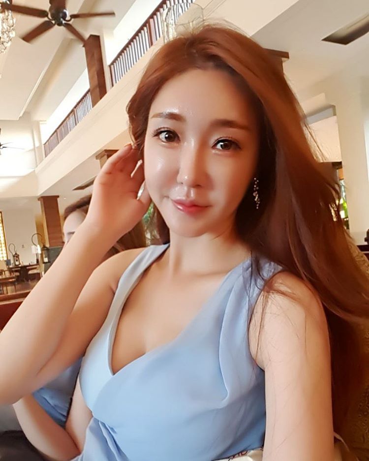 Yoon Sul(윤슬) 超汹事业线私房照诱惑写真图