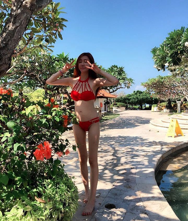 Yoon Sul(윤슬) 超汹事业线私房照诱惑写真图