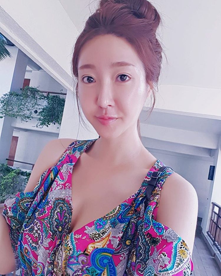 Yoon Sul(윤슬) 超汹事业线私房照诱惑写真图