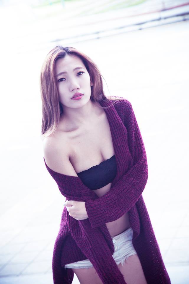 希亚Thea 凤眼艳气满分 超惹火美照