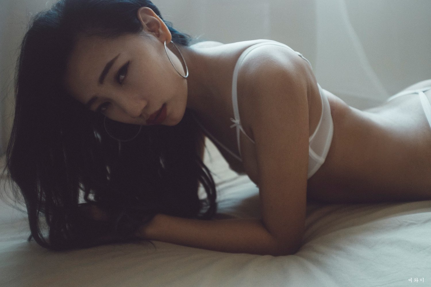 希亚Thea 凤眼艳气满分 超惹火美照