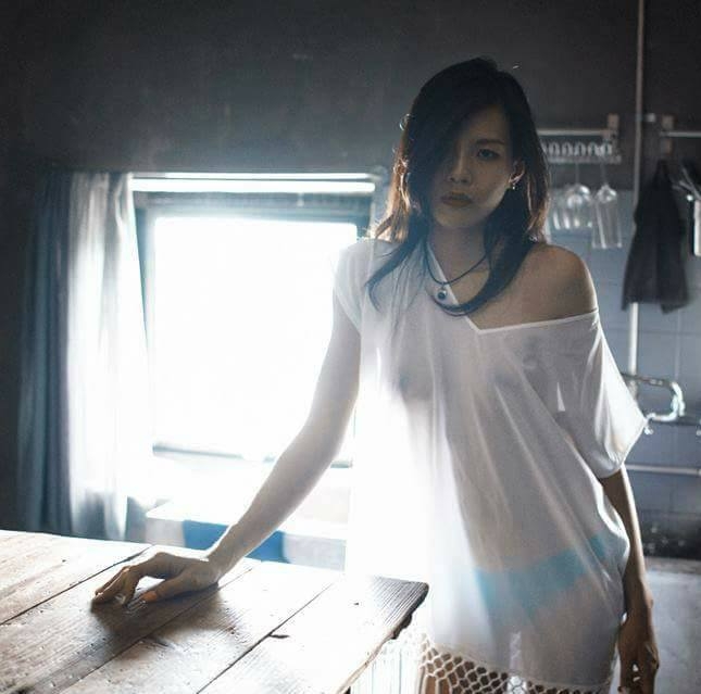Ainslee Wang 冰山美人性感艺术写真图