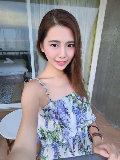Chenoa霖霖 热爱手游的台湾正妹