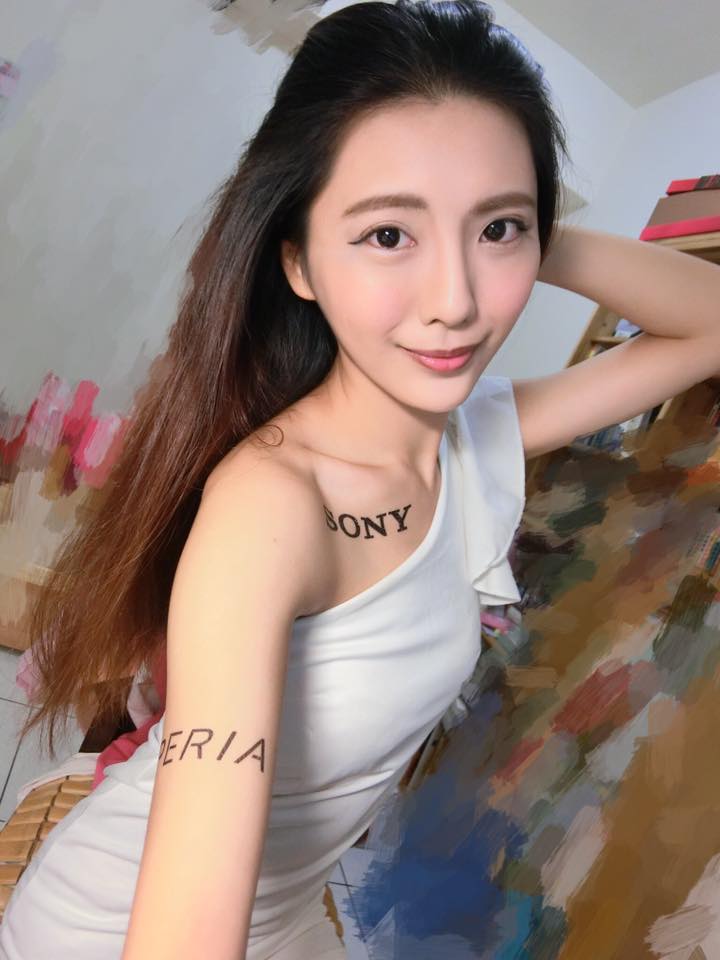 Chenoa霖霖 热爱手游的台湾正妹