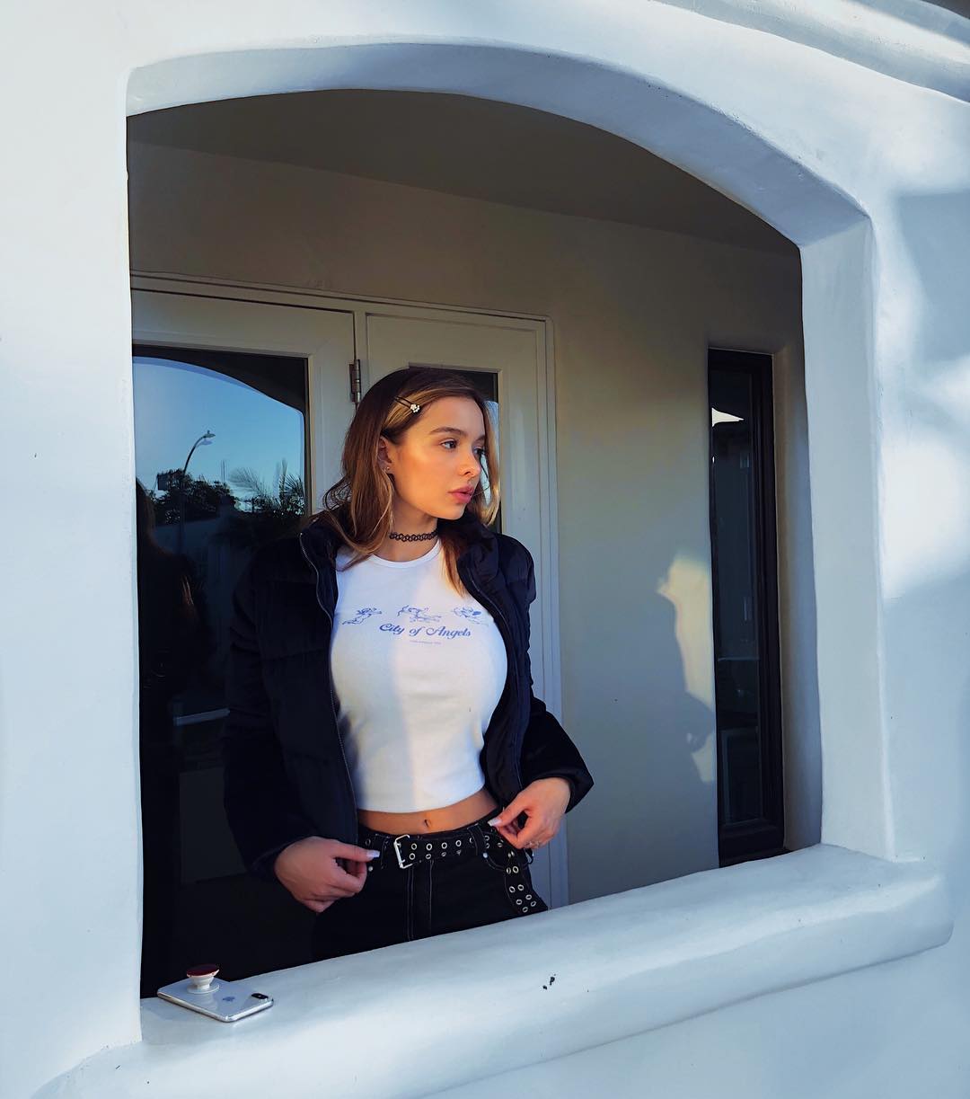 90后女神Sophie Mudd再掀起童颜欧派狂潮