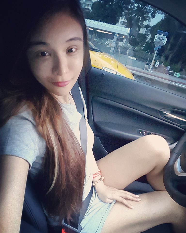万姐(萬姊) 警局前秀南半球的直播女王