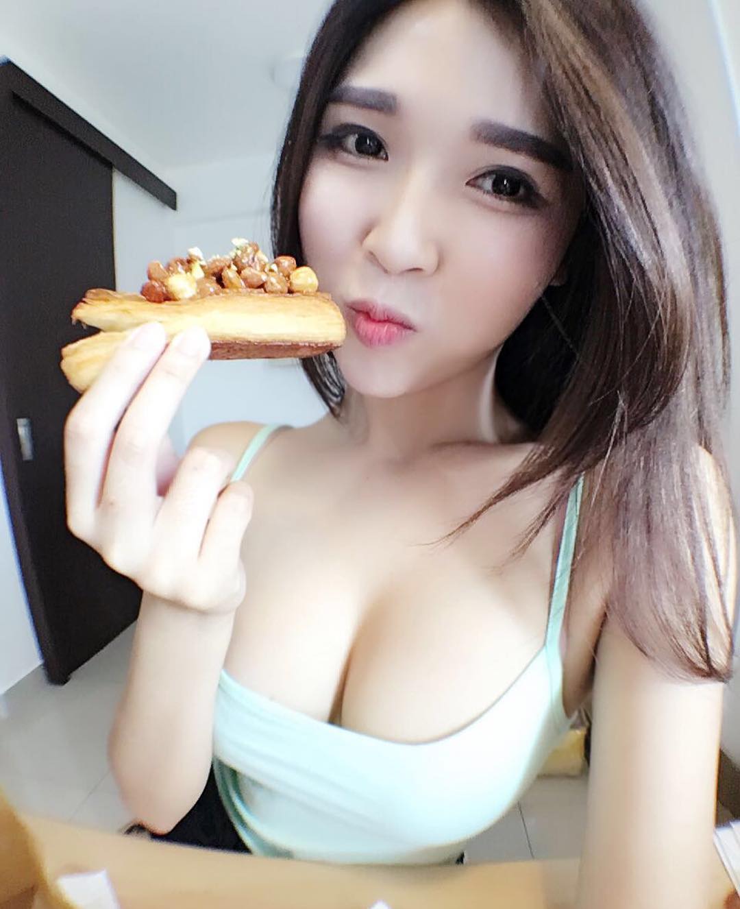 Tong Lee Yann 首位公开卖情趣用品的大马正妹