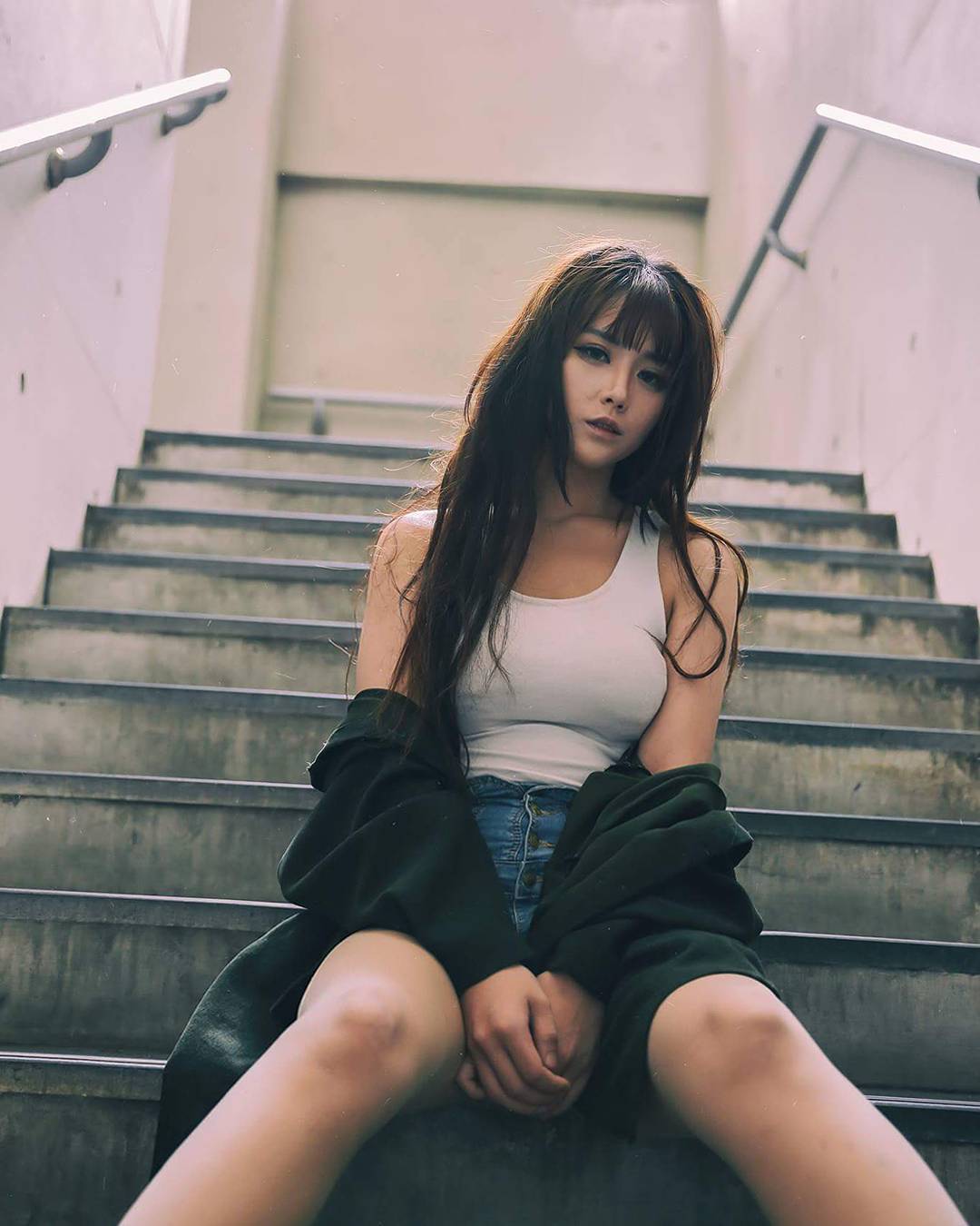 陈歕 充满忧伤感的妹子私房照诱惑写真图