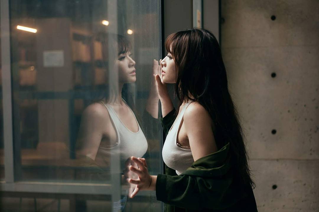 陈歕 充满忧伤感的妹子私房照诱惑写真图